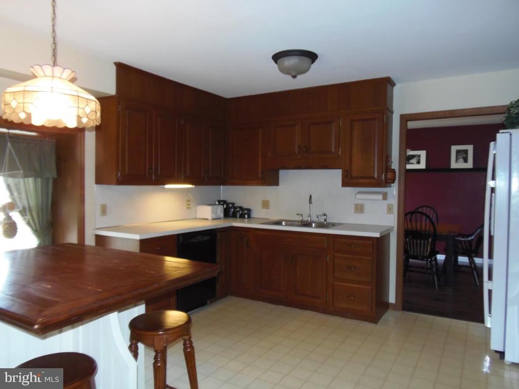 2641 Pinewood Road Lancaster, PA 17601 - Photo 7 of 35