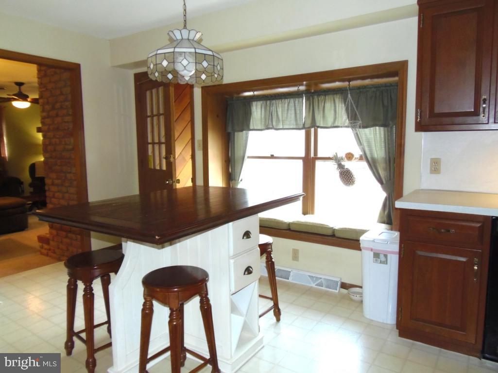 2641 Pinewood Road Lancaster, PA 17601 - Photo 8 of 35