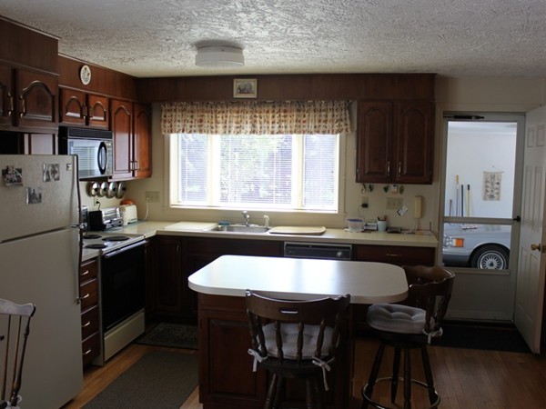 6 Ruggles Pond Road Westborough, MA 01581 - Photo 7 of 13 Gallery Image 7
