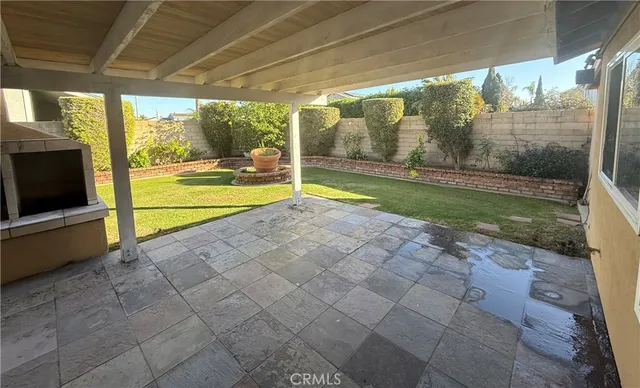 a view of empty room with floor to ceiling window