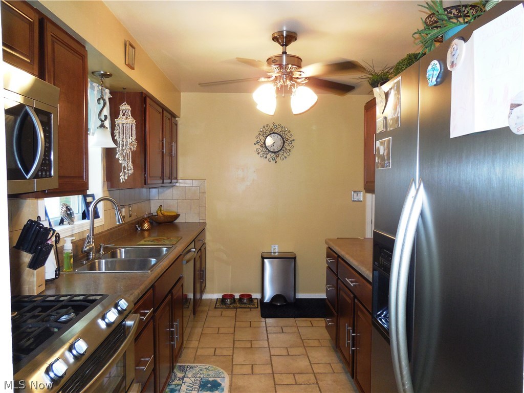 29444 White Road Wickliffe, OH 44092 - Photo 4 of 15 Beautiful updated kitchen with stainless steel appliances.