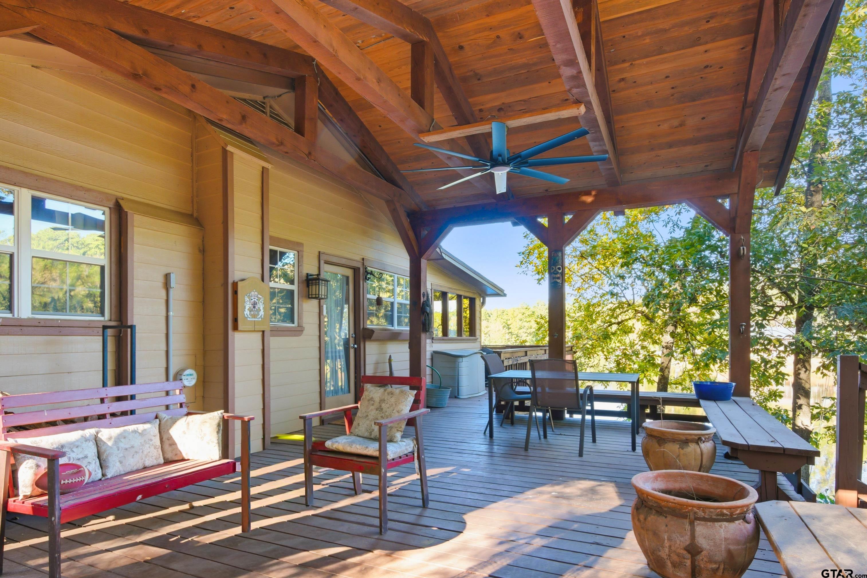 14525 Lake Road West Tyler, TX 75709 - Photo 4 of 30 a living room with patio furniture and a potted plant