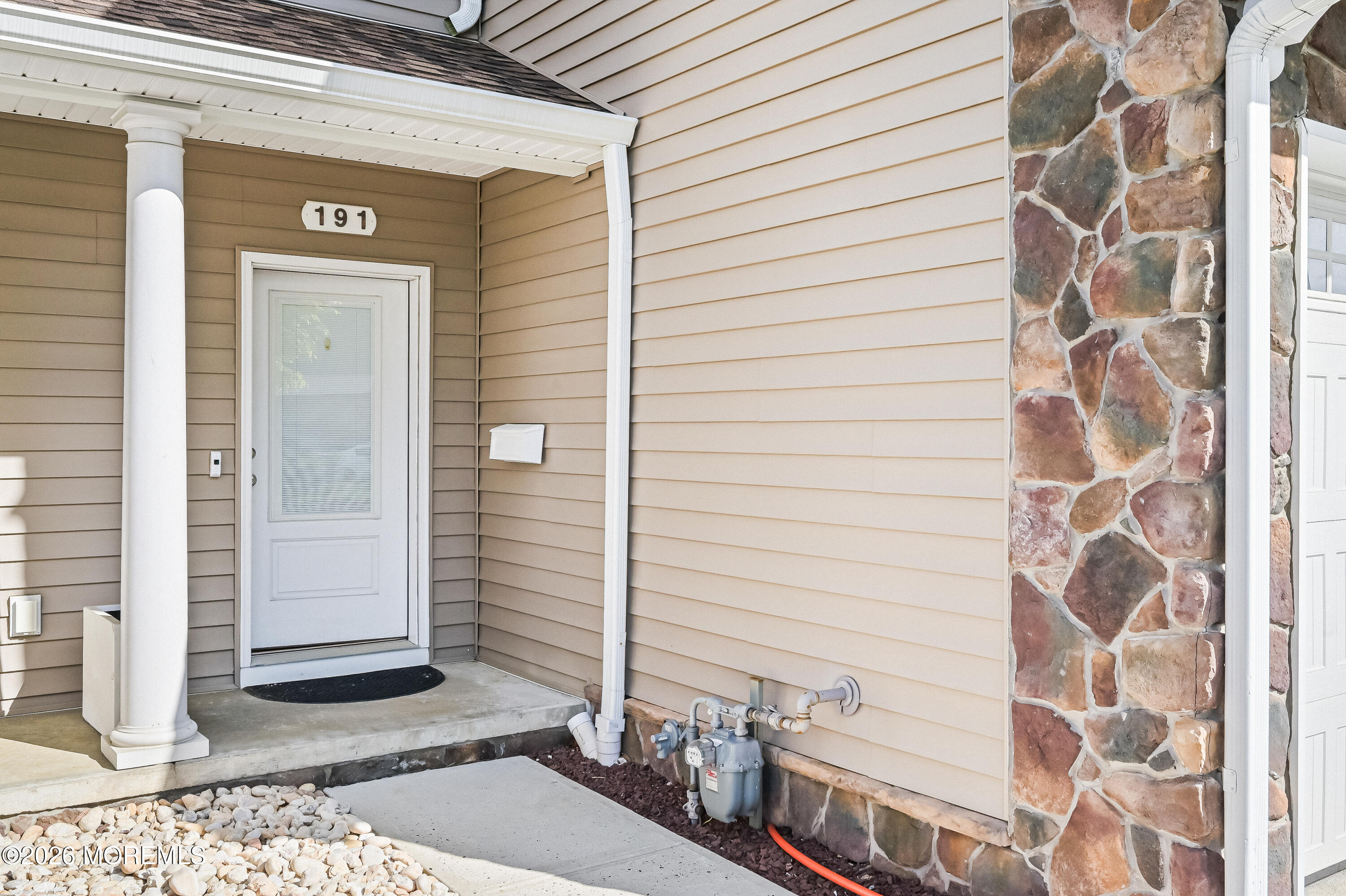 191 Chingarora Avenue, Unit 3 Keyport, NJ 07735 - Photo 3 of 31 191_chingarora_ave004