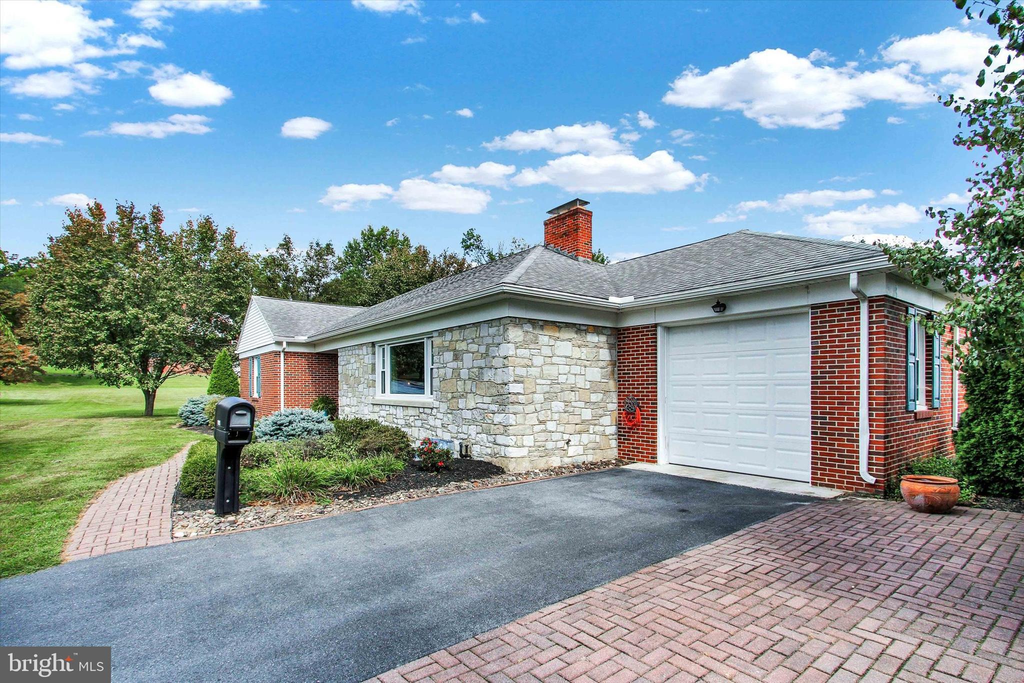 811 Mountain View Road Waynesboro, PA 17268 - Photo 2 of 36 Gallery Image 2