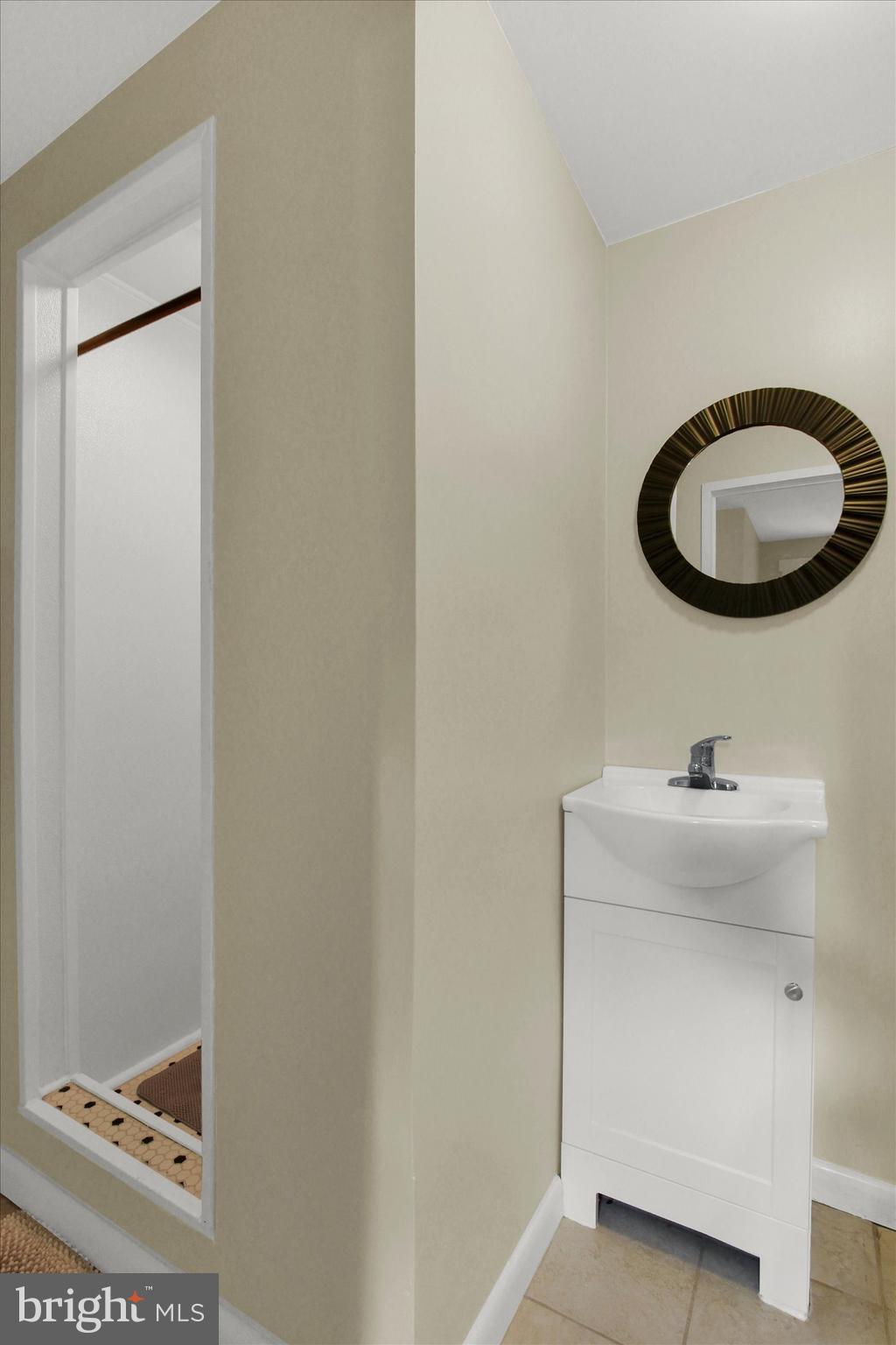 811 Mountain View Road Waynesboro, PA 17268 - Photo 27 of 36 Full Bathroom #2