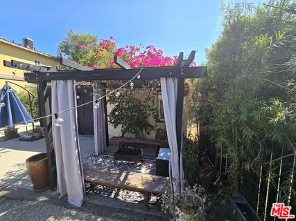 $1,075,000 | 5710 Vineland Avenue, North Hollywood, CA 91601