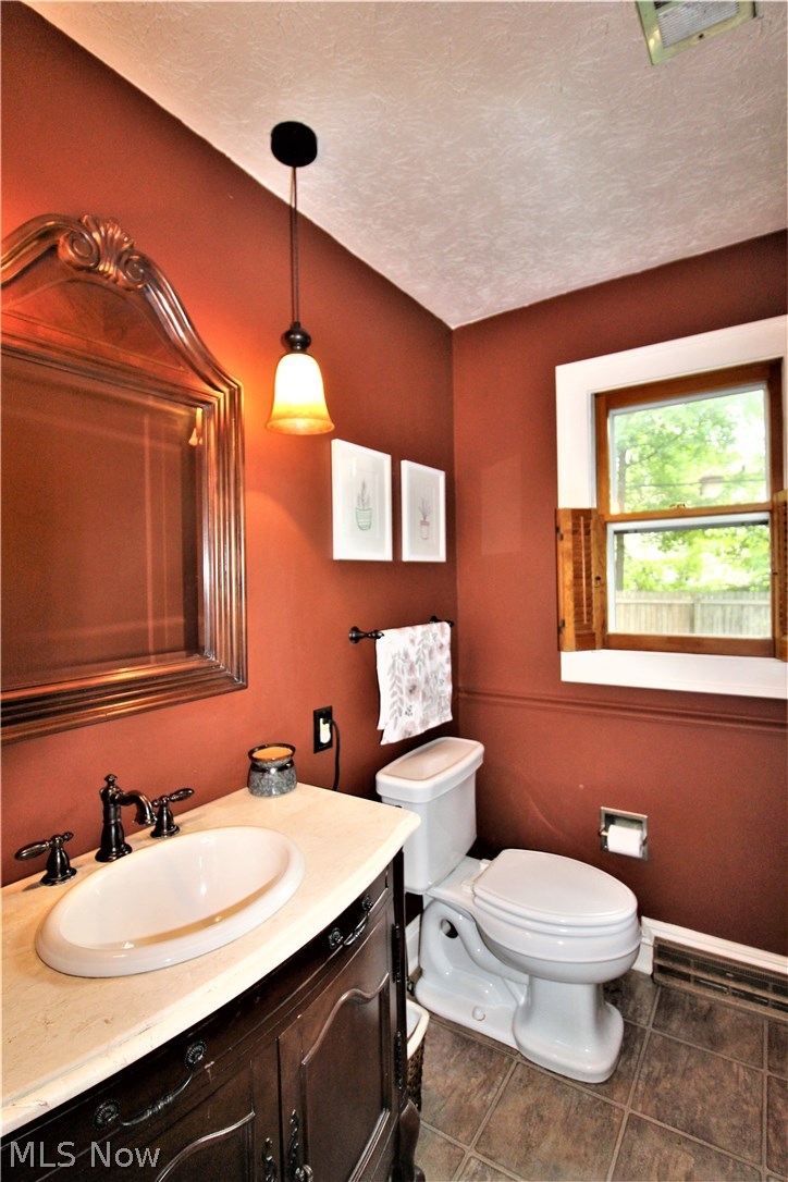2887 Lee Road Silver Lake, OH 44224 - Photo 12 of 24 Powder Room