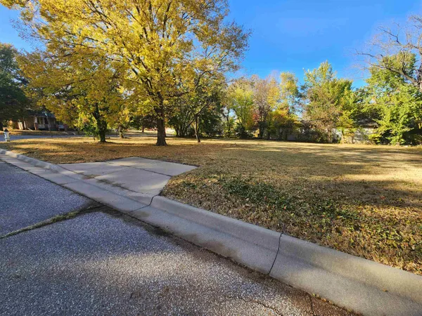 $9,500 | 902 North Denver Street, El Dorado, KS 67042