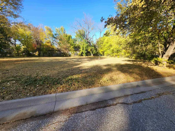 $9,500 | 902 North Denver Street, El Dorado, KS 67042