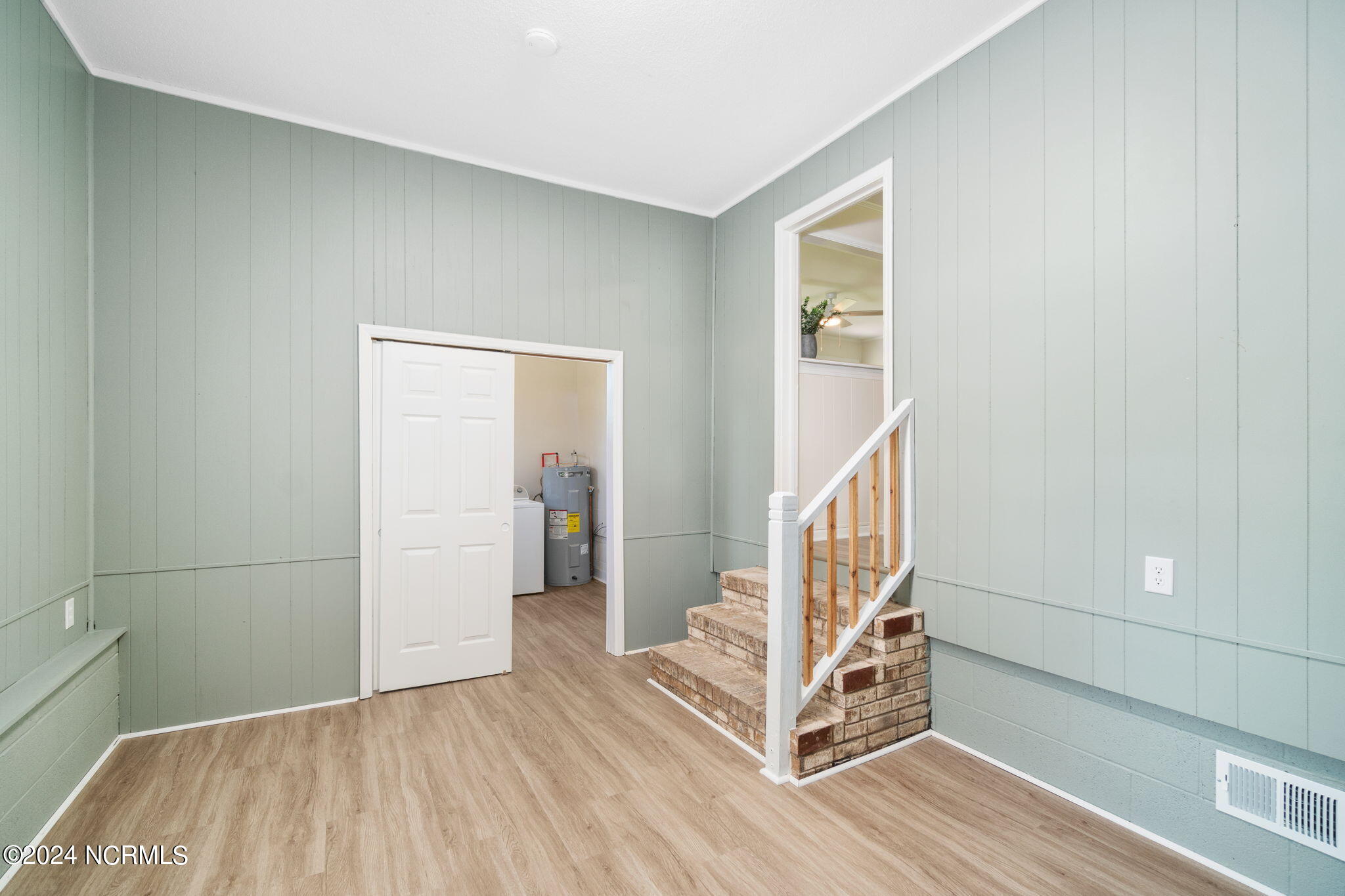 401 Austin Road Beaufort, NC 28516 - Photo 7 of 43 Mudroom/flex space