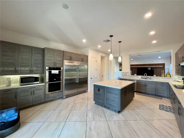 $2,590,000 | 11 Northwest 122nd Avenue, Miami, FL 33182