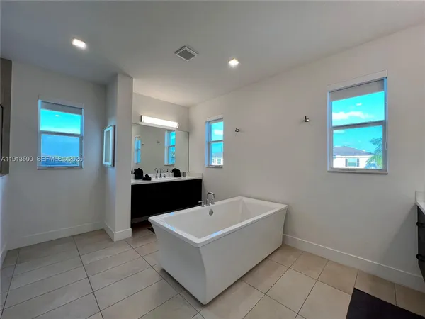 $2,590,000 | 11 Northwest 122nd Avenue, Miami, FL 33182