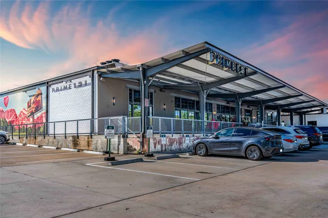 a view of an entrance to house