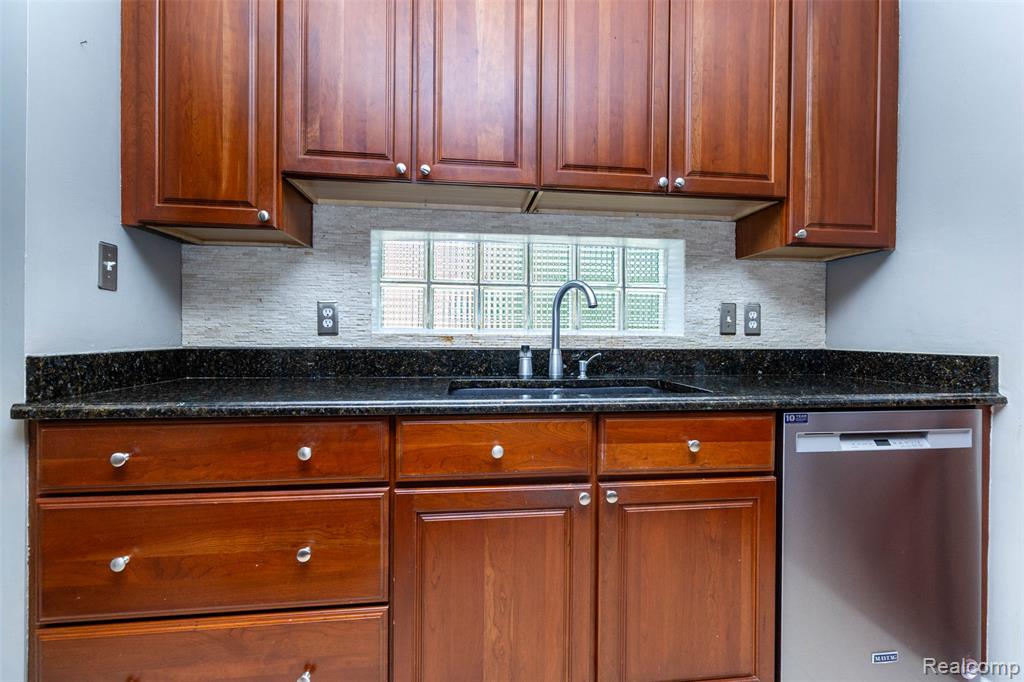 4237 Wakefield Road Berkley, MI 48072 - Photo 15 of 44 Gallery Image 15