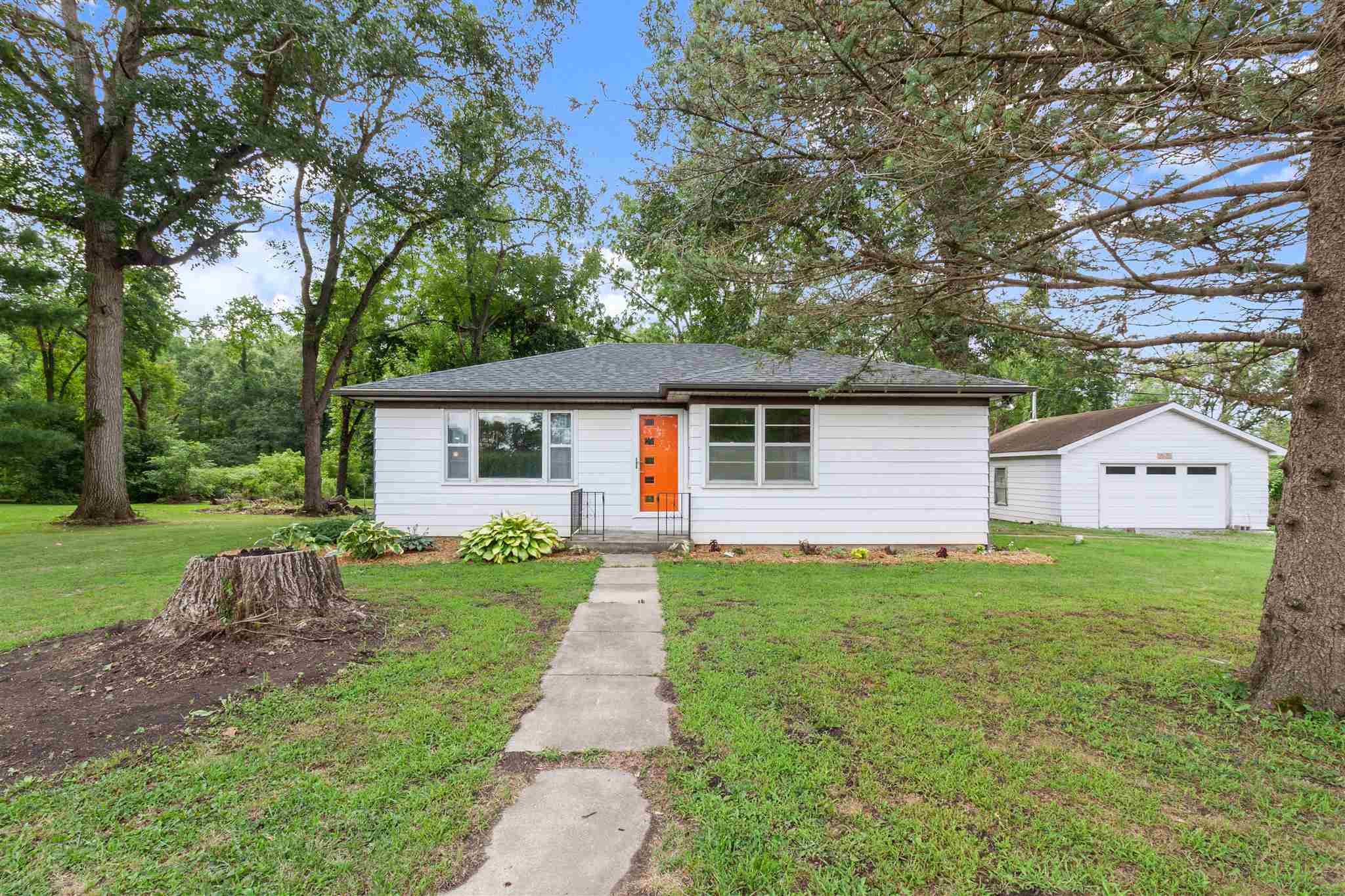 9525 Fritz Road Fort Wayne, IN 46818 - Photo 2 of 34