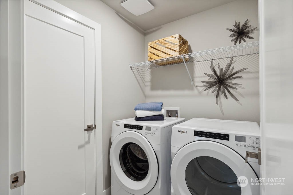 4011 171st Place Southeast Bothell, WA 98012 - Photo 29 of 33 a view of livingroom with washer and dryer