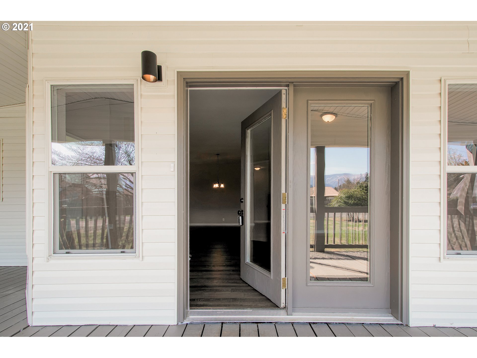 141 Barnes Road Carson, WA 98610 - Photo 3 of 30 Gallery Image 3