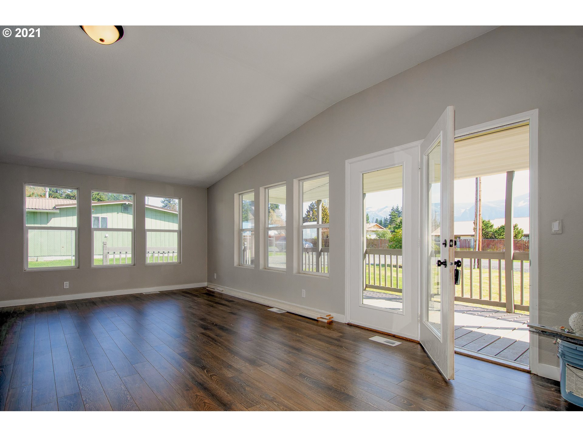 141 Barnes Road Carson, WA 98610 - Photo 4 of 30 Gallery Image 4