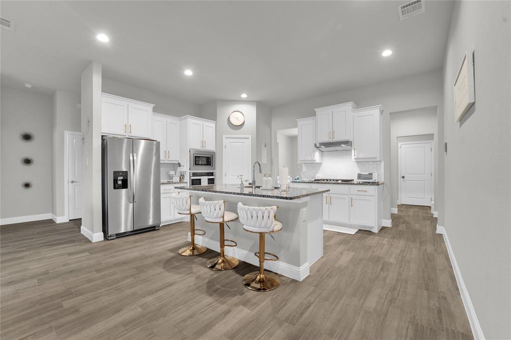 10619 Cherry Tree Way Grand Prairie, TX 76065 - Photo 9 of 26