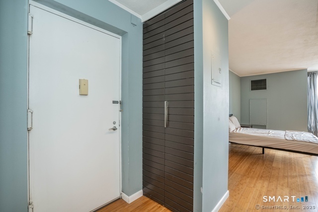 1 Gold Street, Unit 23F Hartford, CT 06103 - Photo 11 of 13 entry hall w closet