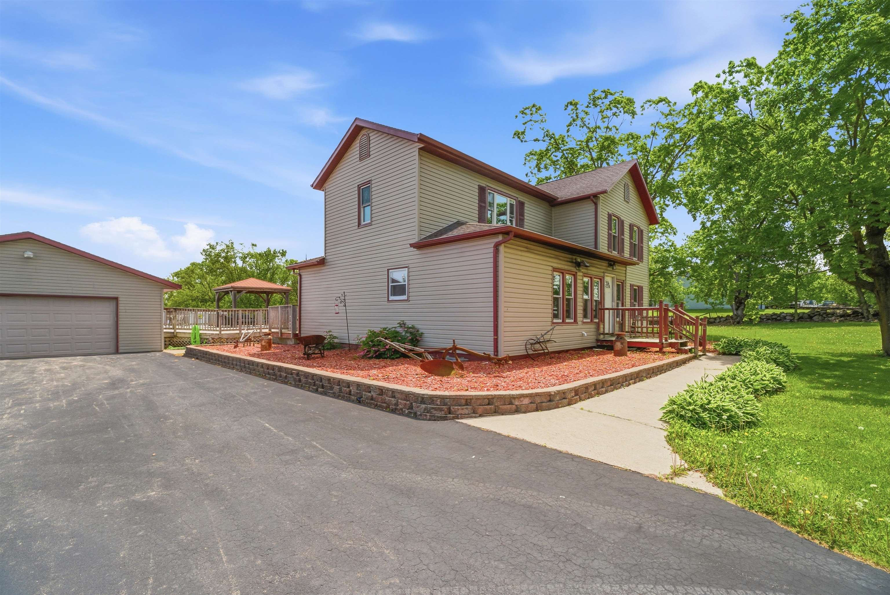 N5460 Collier Road New London, WI 54961 - Photo 3 of 46