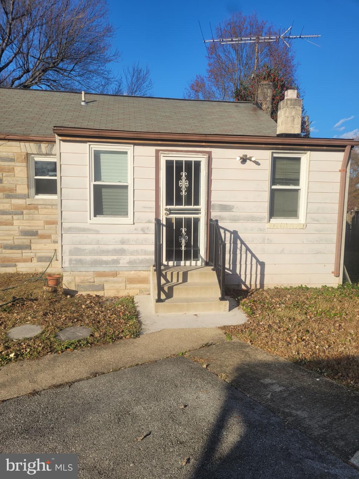 10926 Riverview Road Fort Washington, MD 20744 - Photo 3 of 15 front view of a house with a large window