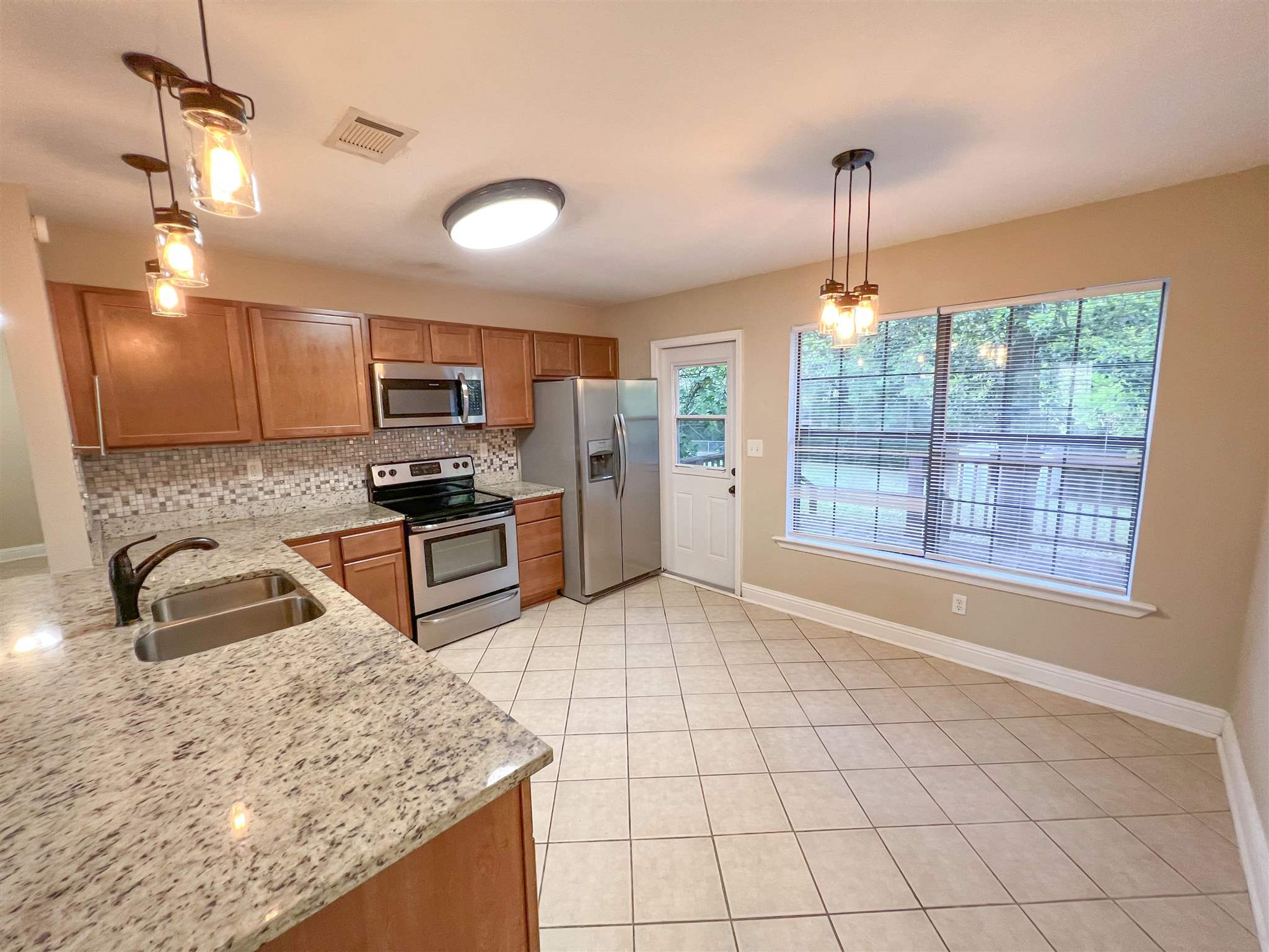 362 John King Road Crestview, FL 32539 - Photo 5 of 19 Gallery Image 5