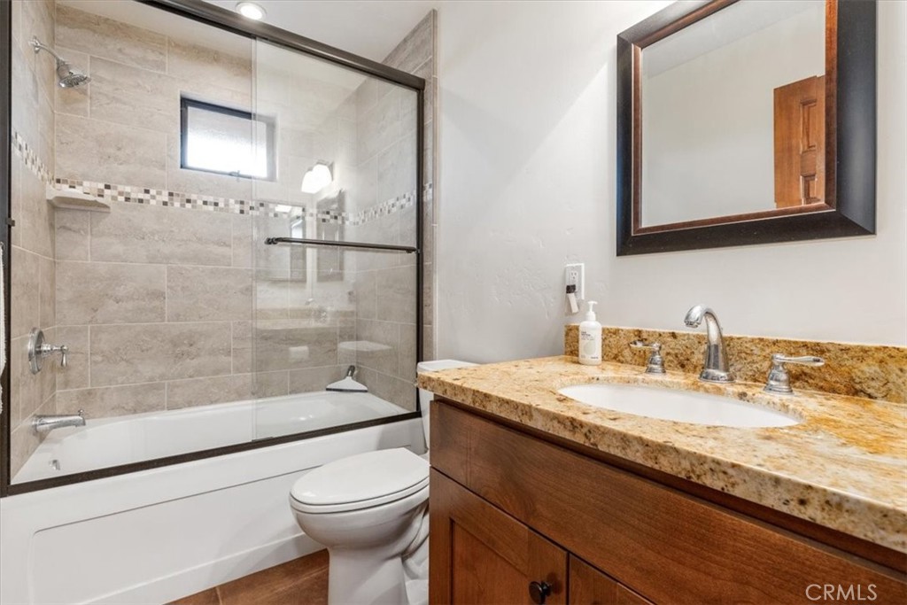 698 Vaquero Road Templeton, CA 93465 - Photo 23 of 53 Upper bathroom