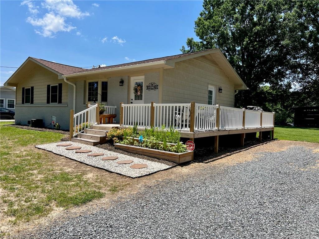 198 Anderson Road Eden, NC 27288 - Photo 1 of 22 Wrap around deck