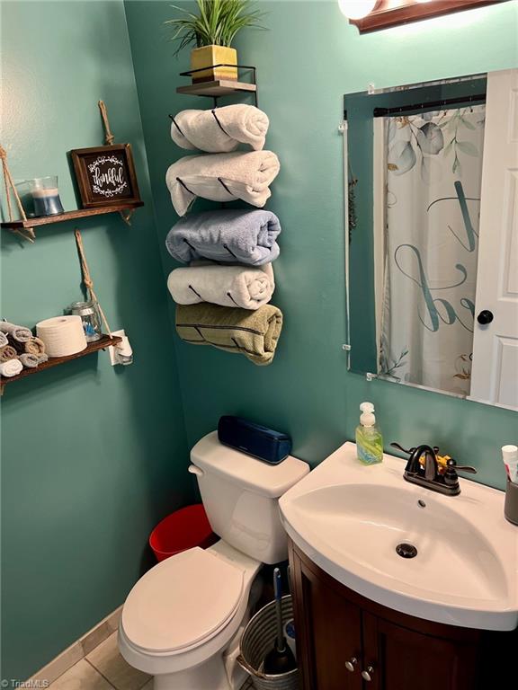 198 Anderson Road Eden, NC 27288 - Photo 22 of 22 Hall Bath w/Shower/tub