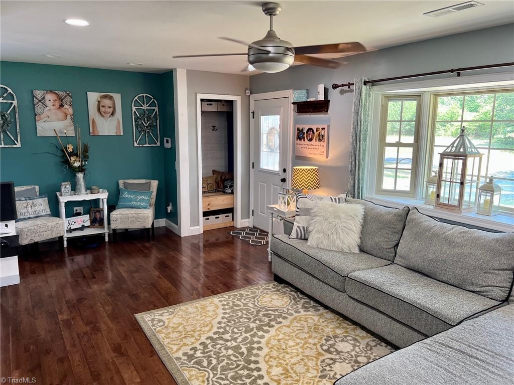 198 Anderson Road Eden, NC 27288 - Photo 9 of 22 Livingroom from hall