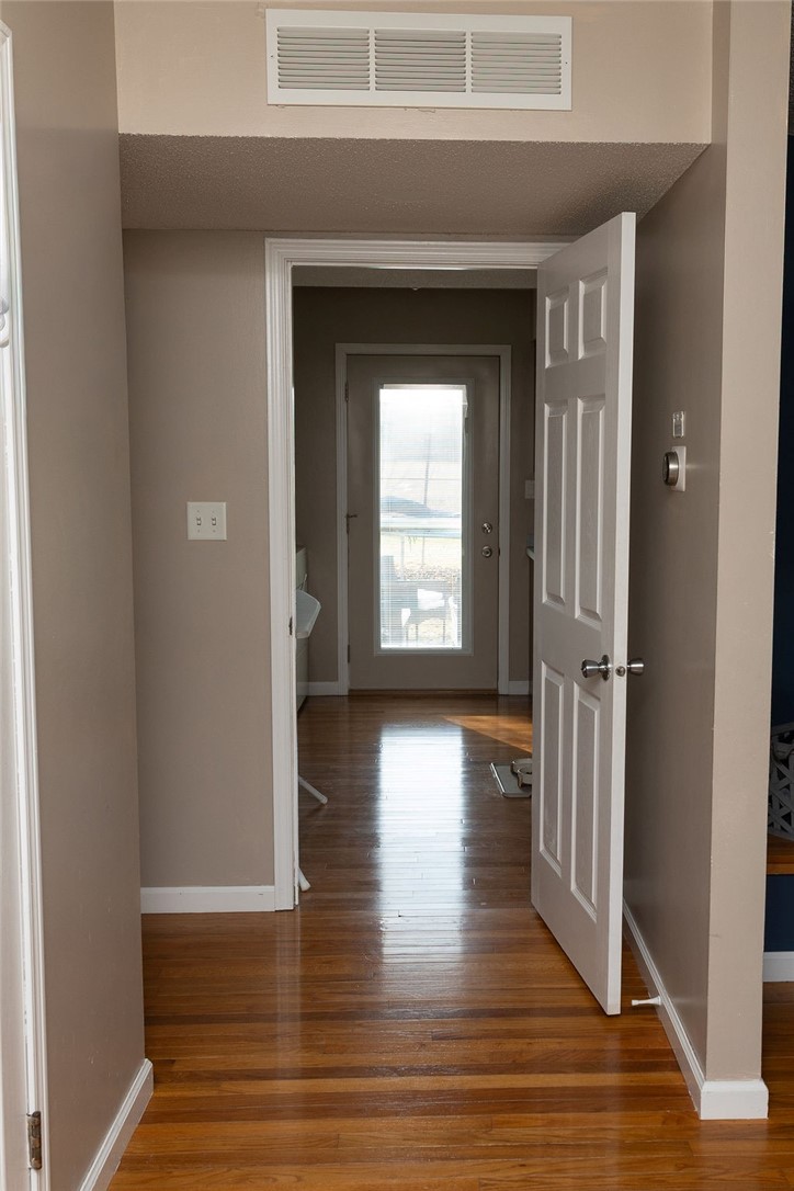 114 Mapleleaf Drive Catlin, IL 61817 - Photo 2 of 33 Entryway