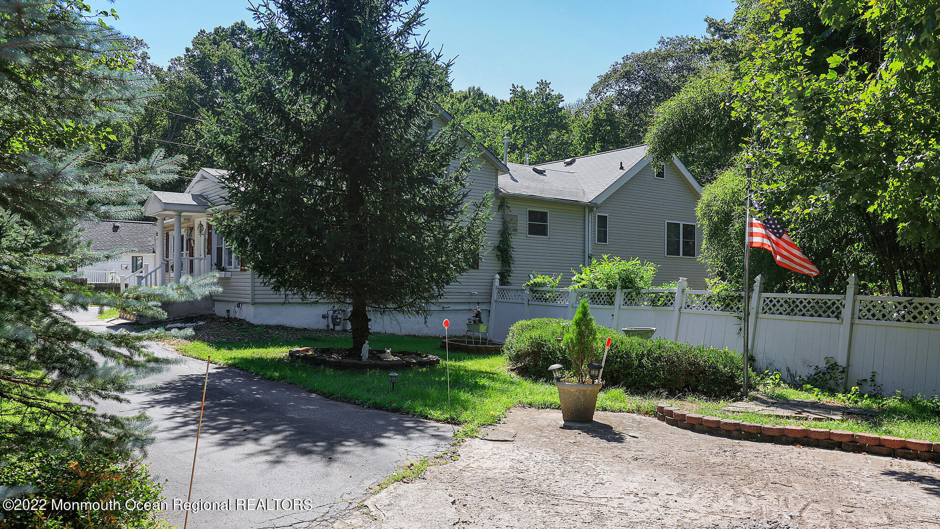 844 Holmdel Road Holmdel, NJ 07733 - Photo 2 of 31 Exterior Right