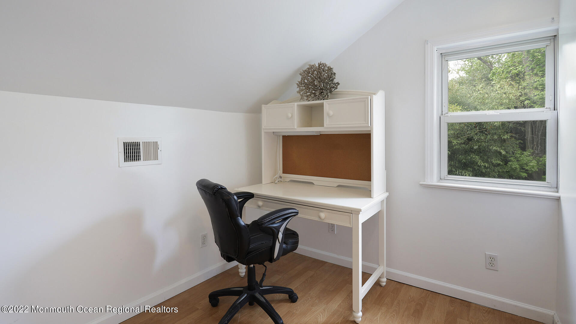 844 Holmdel Road Holmdel, NJ 07733 - Photo 25 of 31 2nd Level Office