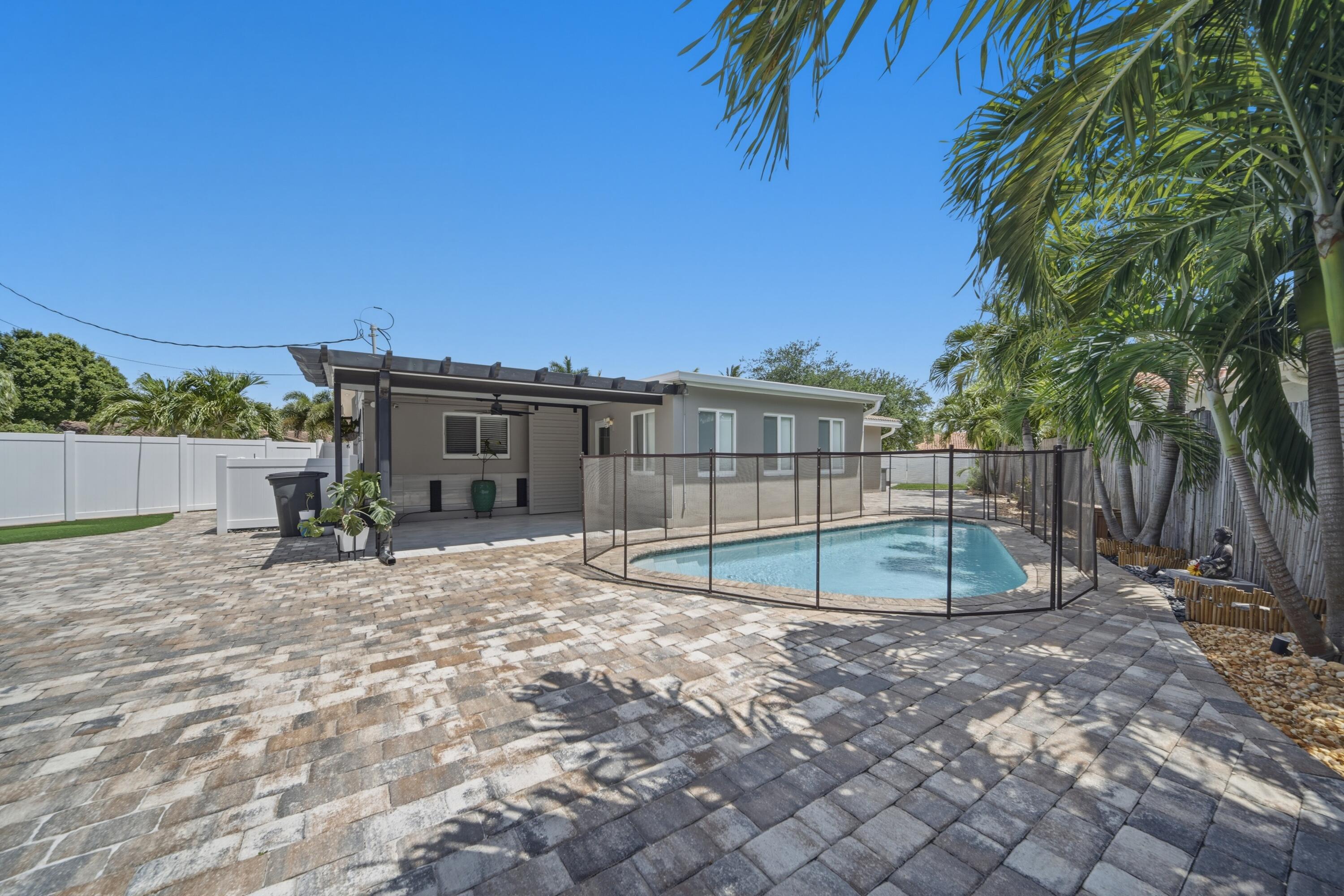 5031 Northeast 23rd Terrace Lighthouse Point, FL 33064 - Photo 15 of 36 _30A9900