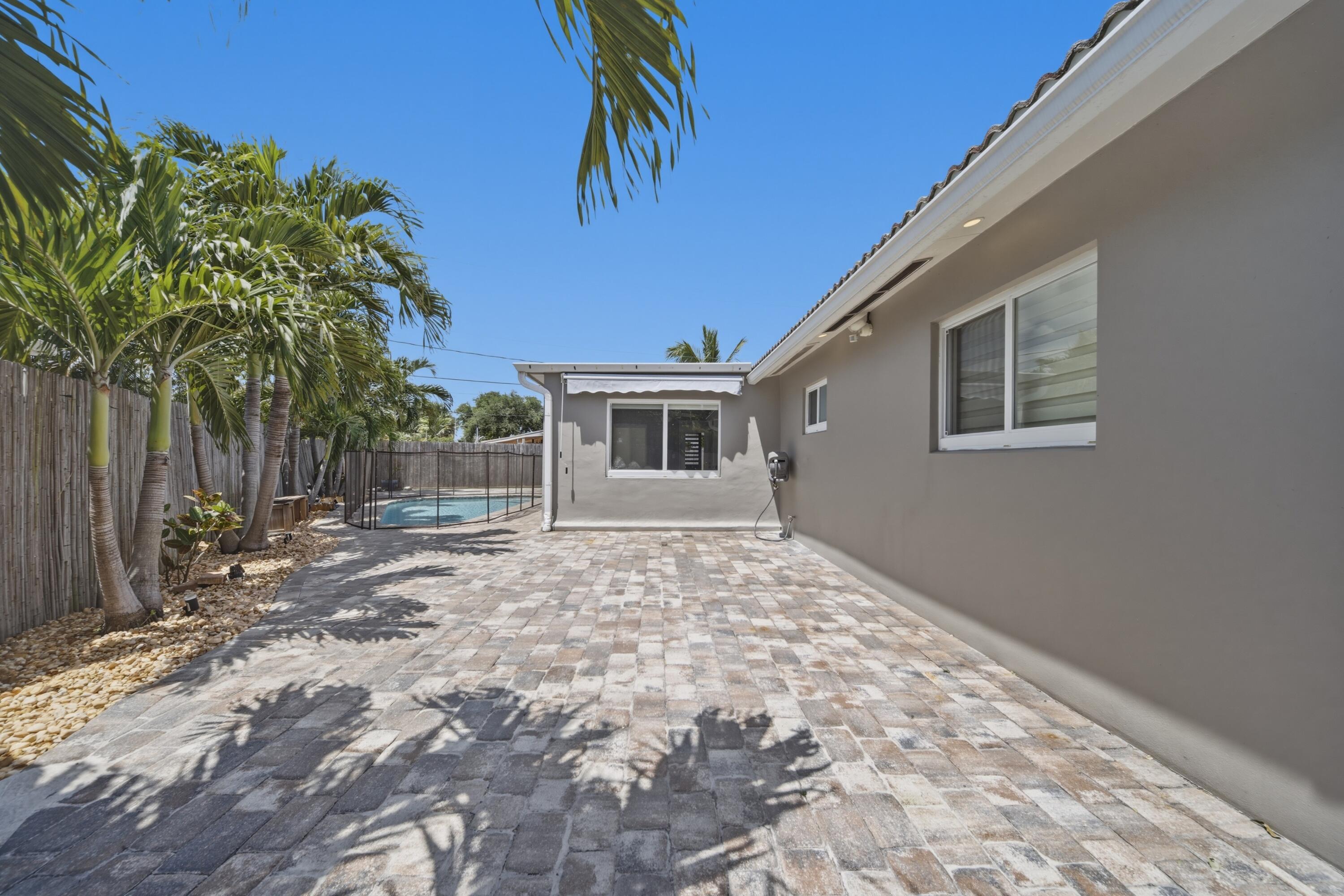 5031 Northeast 23rd Terrace Lighthouse Point, FL 33064 - Photo 16 of 36 _30A9922