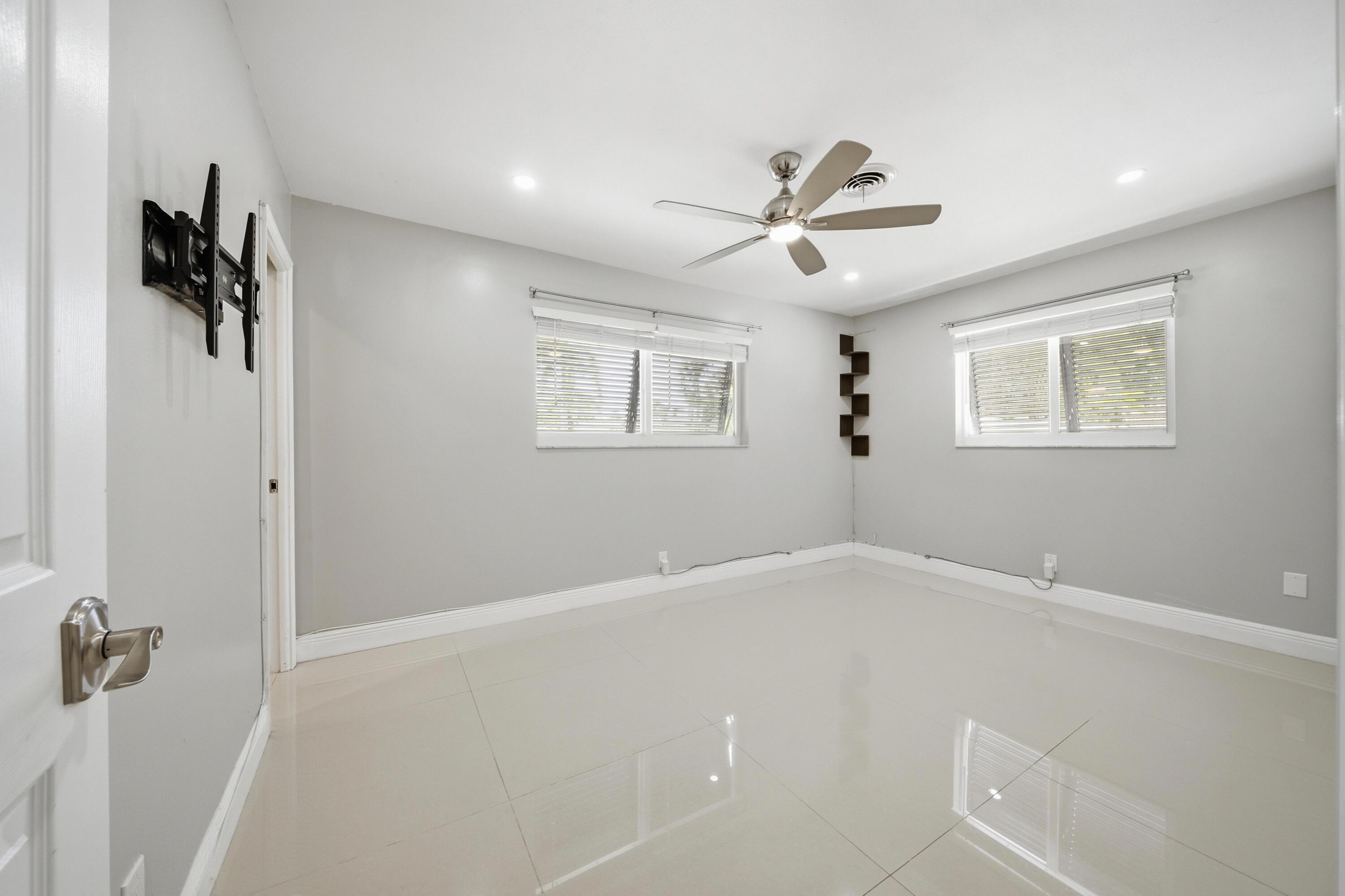 5031 Northeast 23rd Terrace Lighthouse Point, FL 33064 - Photo 20 of 36 _326122859