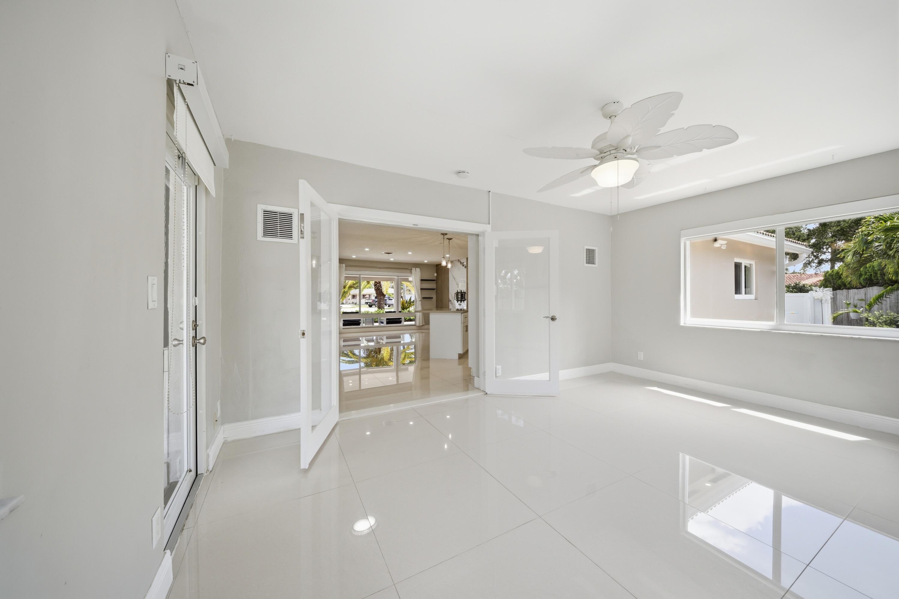 5031 Northeast 23rd Terrace Lighthouse Point, FL 33064 - Photo 4 of 36 _30A9758