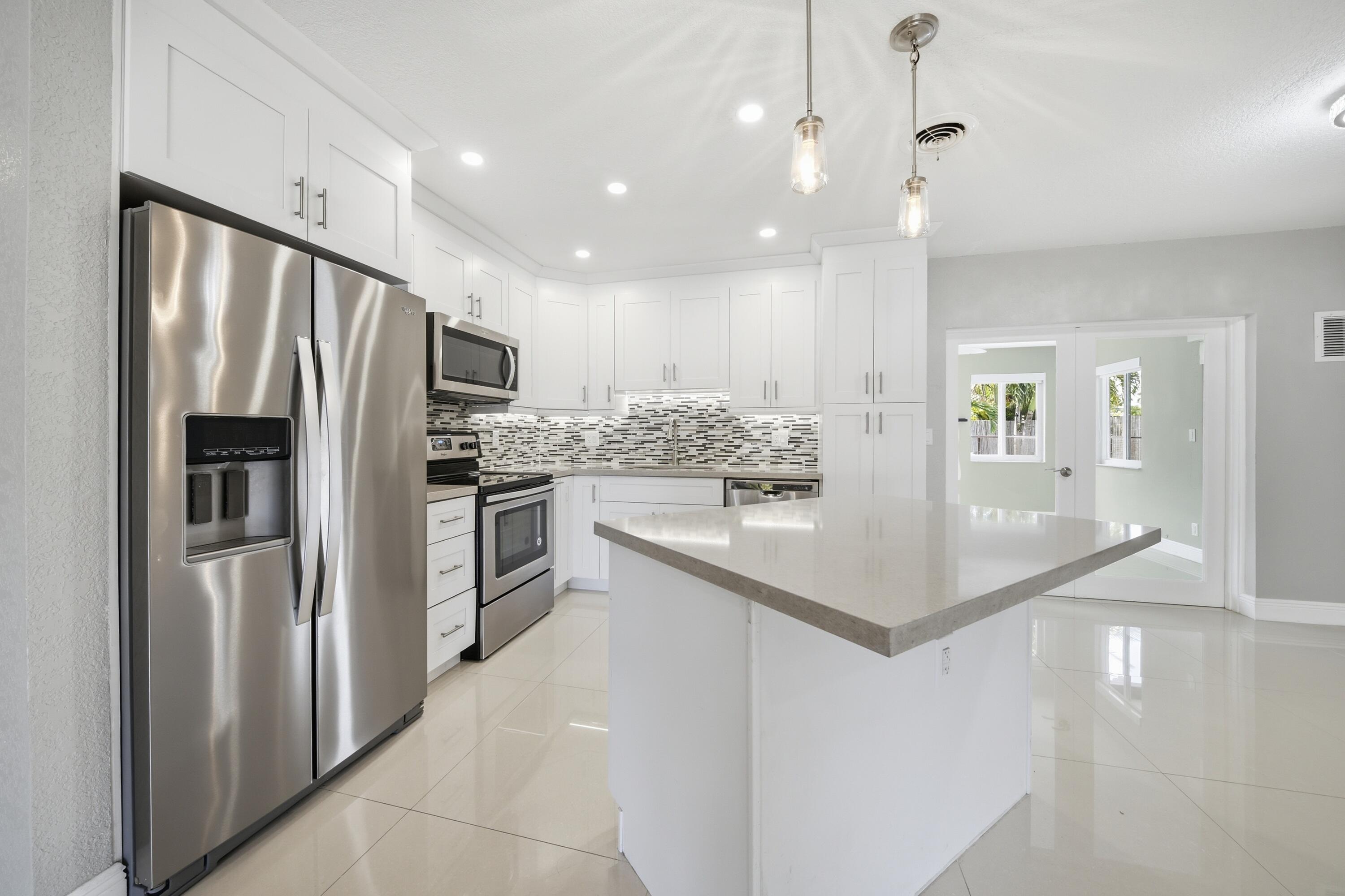 5031 Northeast 23rd Terrace Lighthouse Point, FL 33064 - Photo 6 of 36 _30A9773