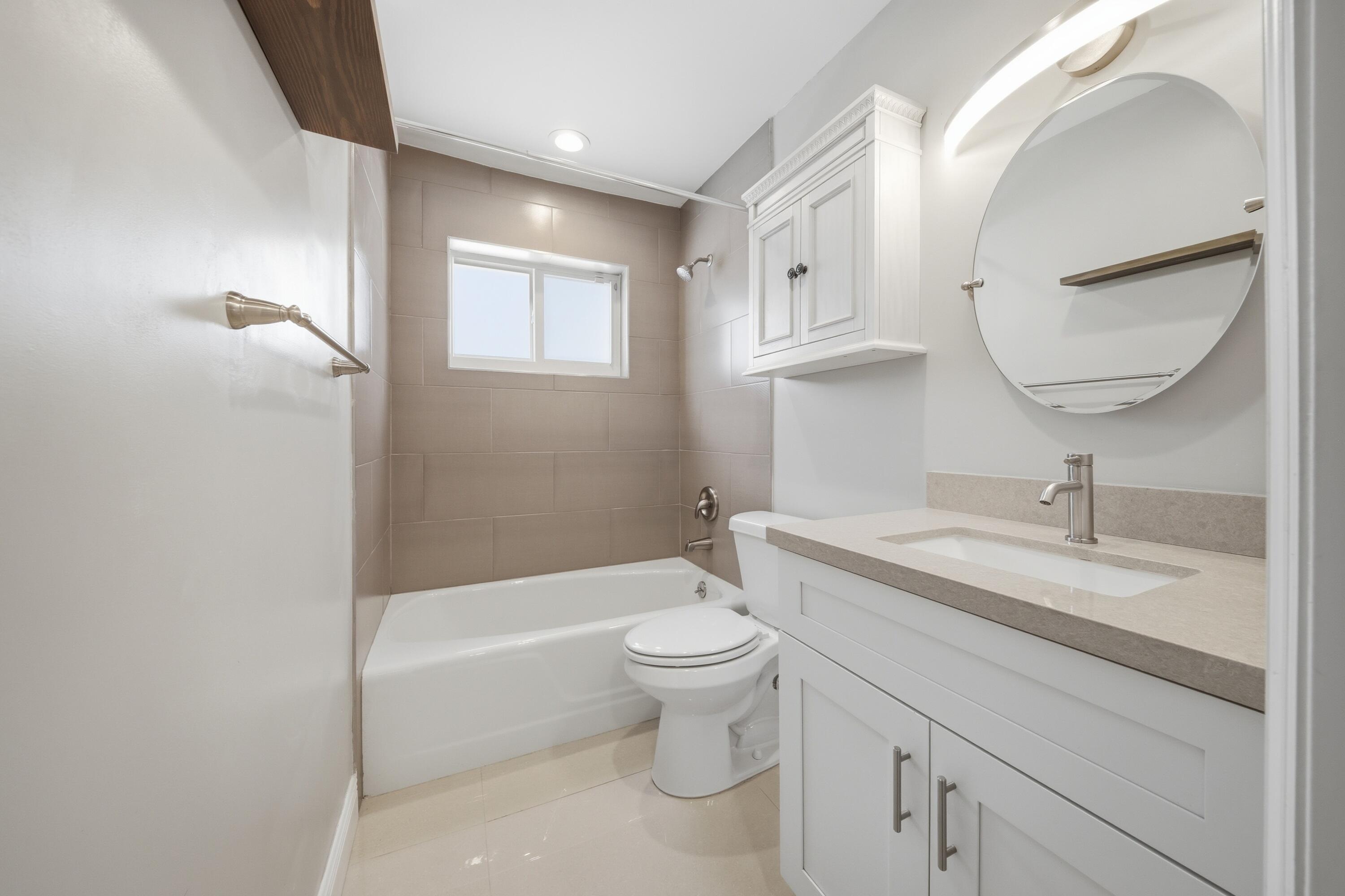 5031 Northeast 23rd Terrace Lighthouse Point, FL 33064 - Photo 7 of 36 _30A9785