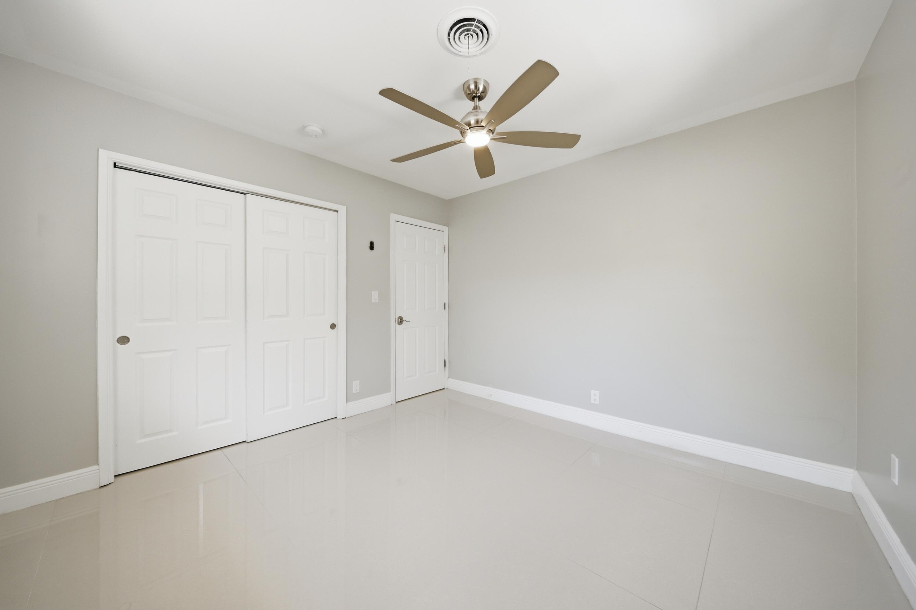 5031 Northeast 23rd Terrace Lighthouse Point, FL 33064 - Photo 8 of 36 _30A9800