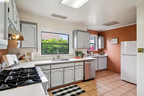 $1,099,000 | 892 Laurel Street, Alameda, CA 94501