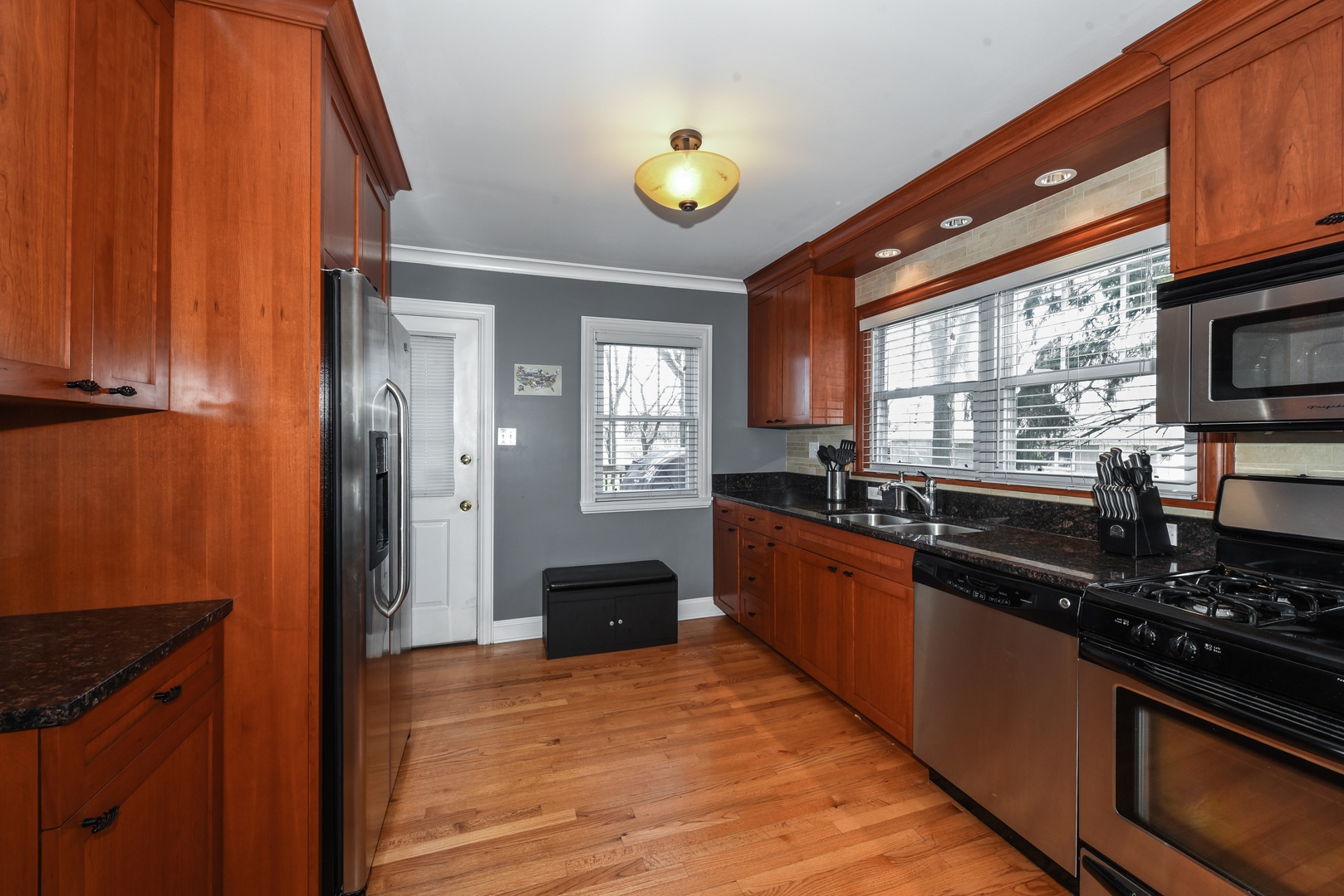 243 Village Road Willowbrook, IL 60527 - Photo 3 of 14