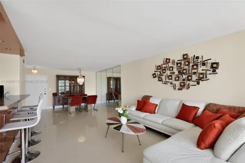 $429,000 | 230 174th Street, Unit 902, Sunny Isles Beach, FL 33160