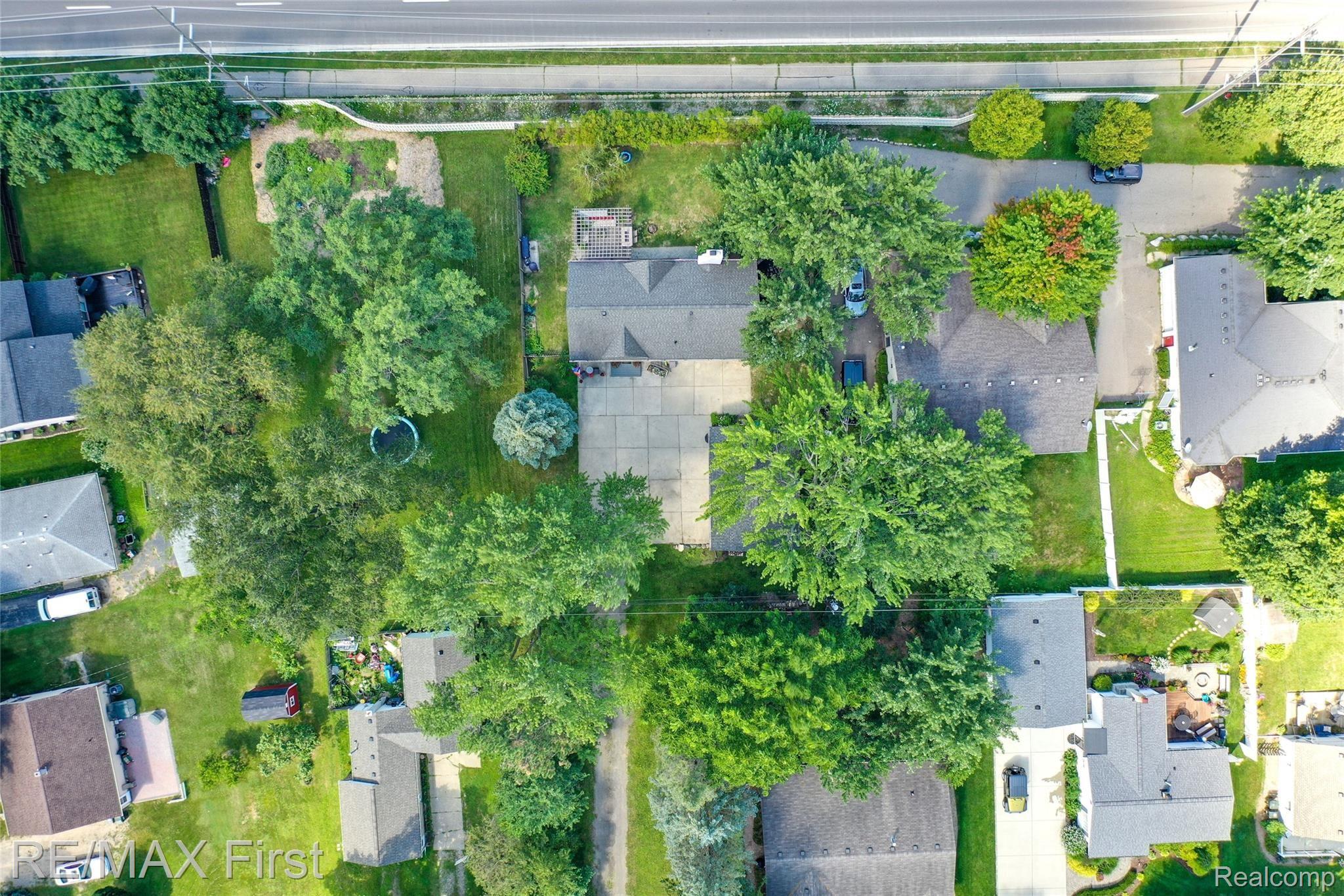 570 Curzon Road Rochester, MI 48307 - Photo 4 of 20 4.jpg
