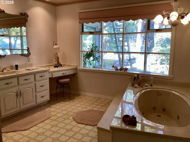 $899,000 | 1300 Fair Oaks Road, Oakland, OR 97462