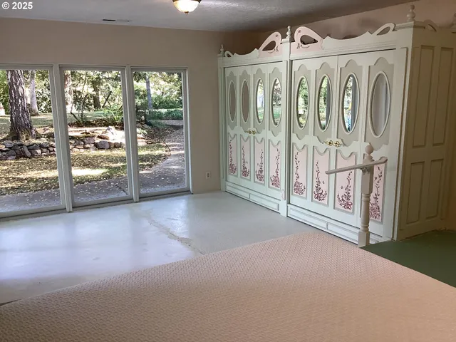 $899,000 | 1300 Fair Oaks Road, Oakland, OR 97462