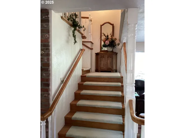 $899,000 | 1300 Fair Oaks Road, Oakland, OR 97462