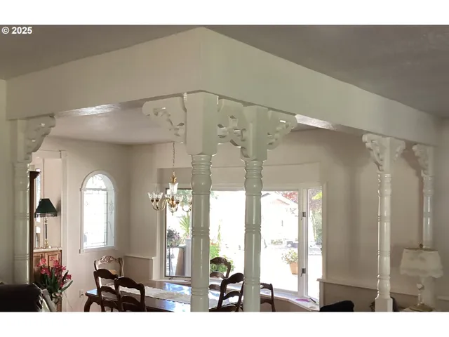 $899,000 | 1300 Fair Oaks Road, Oakland, OR 97462