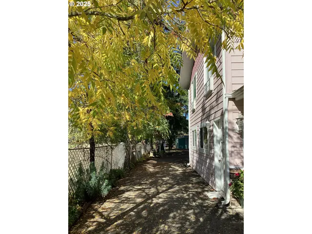 $899,000 | 1300 Fair Oaks Road, Oakland, OR 97462